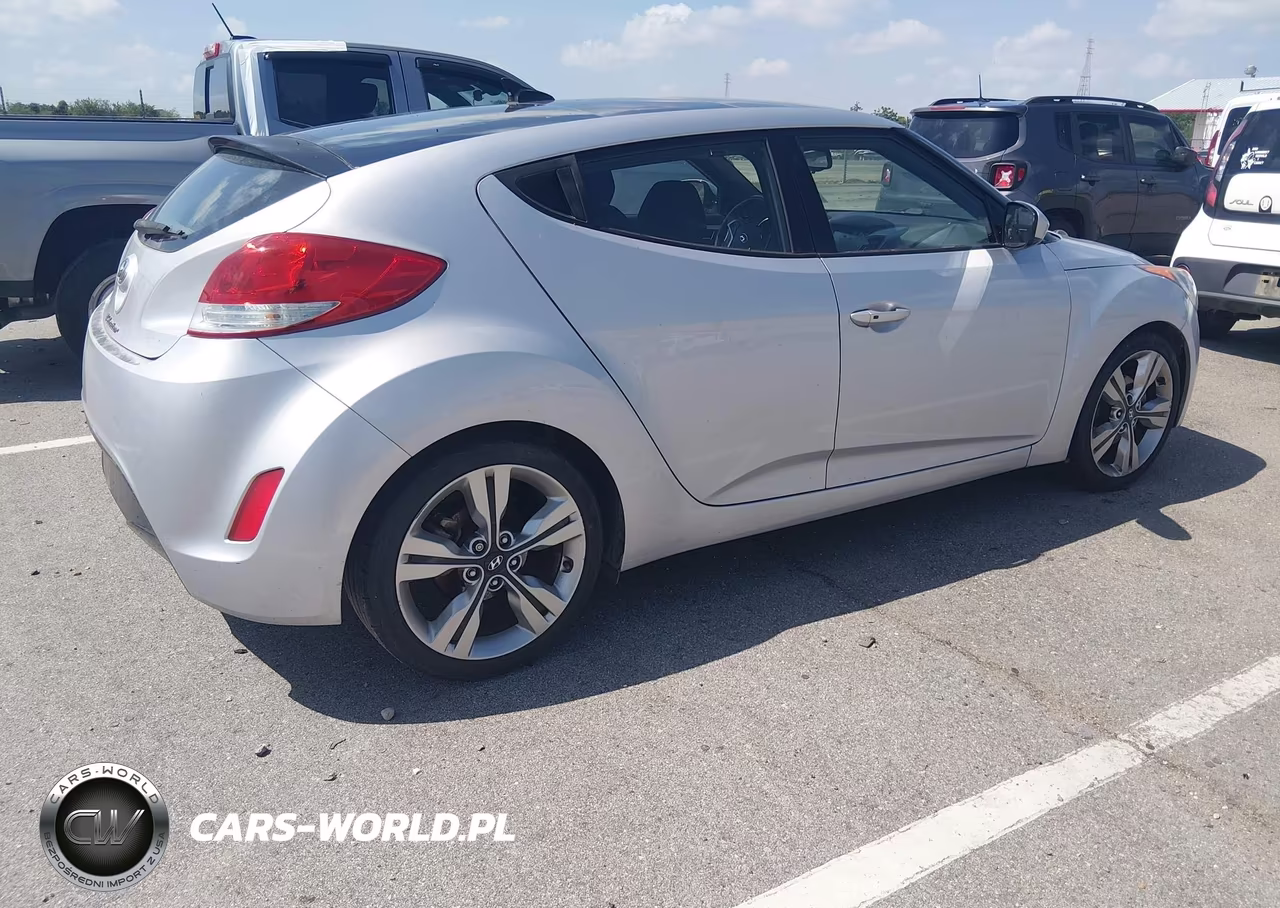 2017 Hyundai Veloster Value Edition VIN:KMHTC6AD2HU324253 - 4
