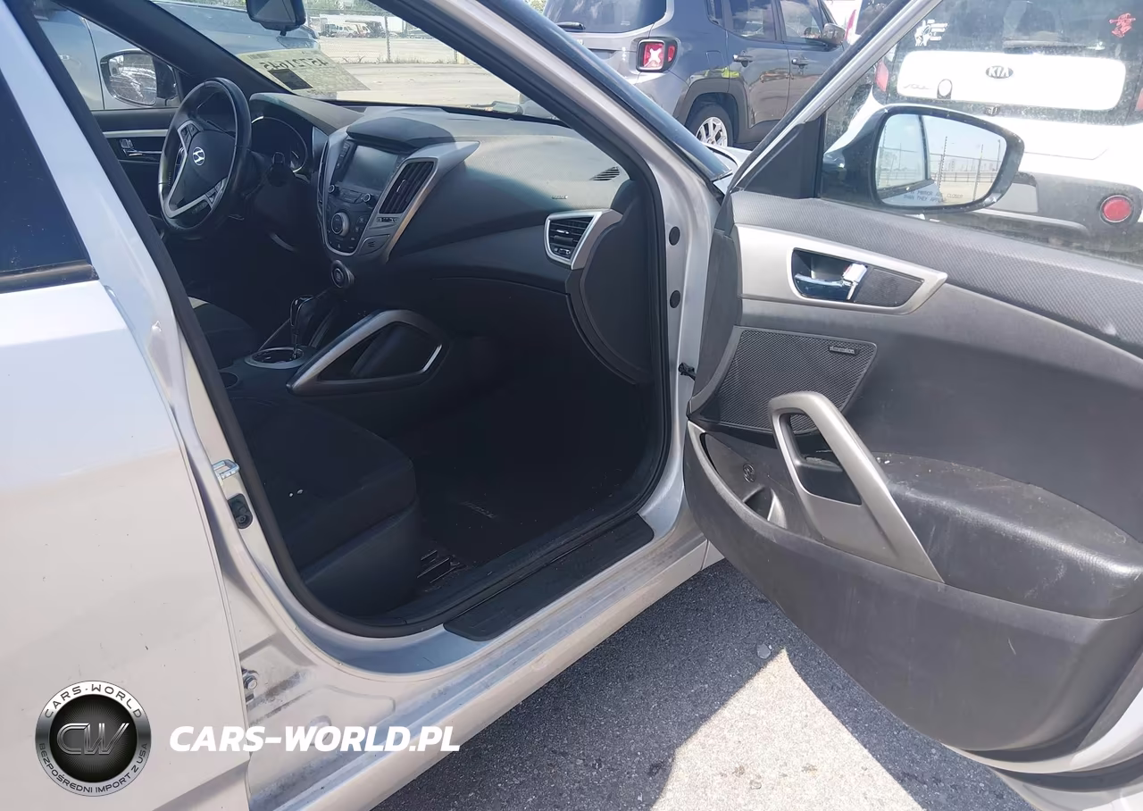 2017 Hyundai Veloster Value Edition VIN:KMHTC6AD2HU324253 - 5