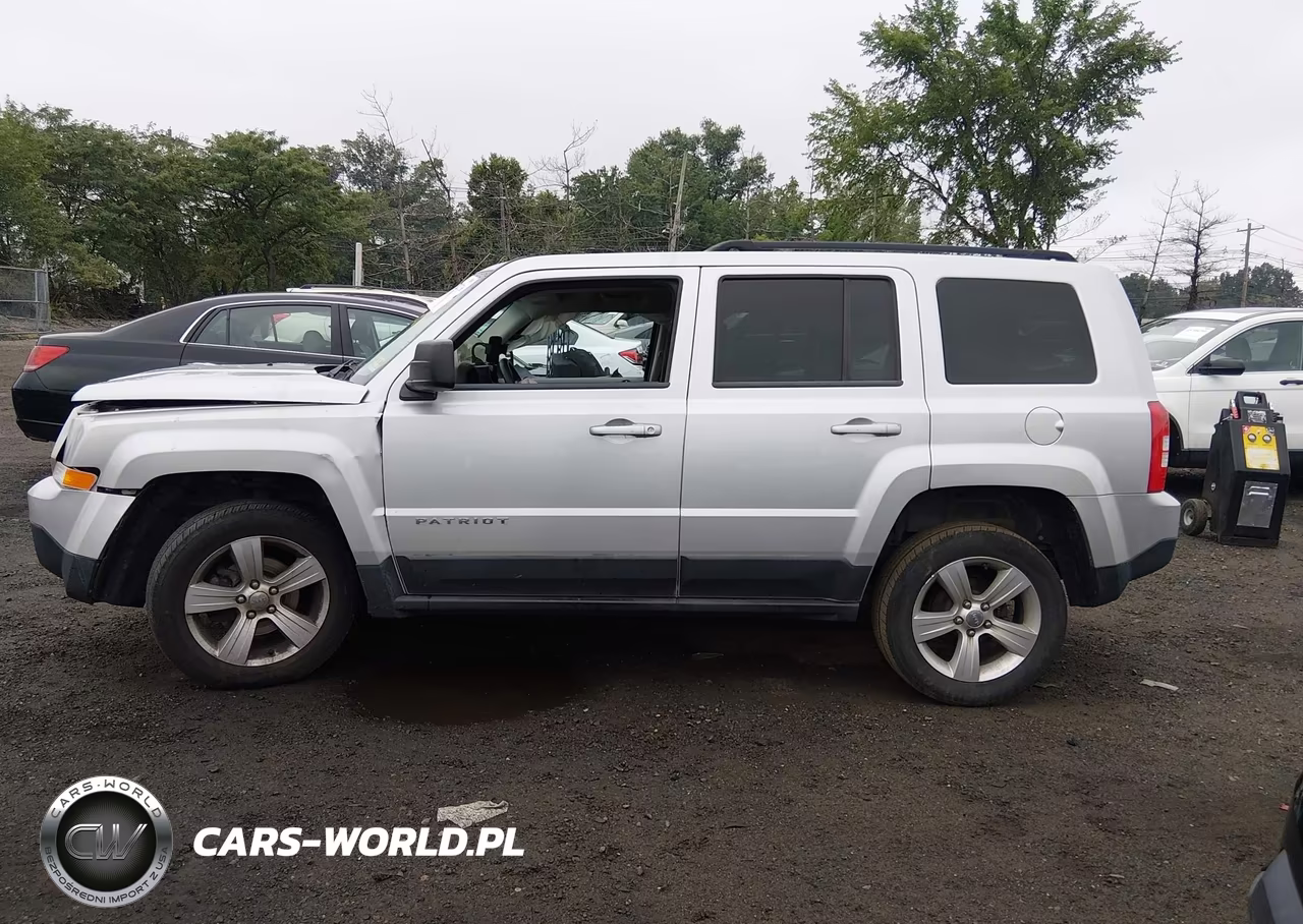 2013 Jeep Patriot Latitude VIN:1C4NJRFB7DD234439 - 13
