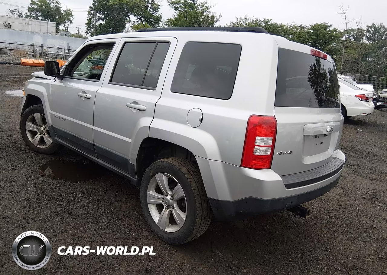 2013 Jeep Patriot Latitude VIN:1C4NJRFB7DD234439 - 3