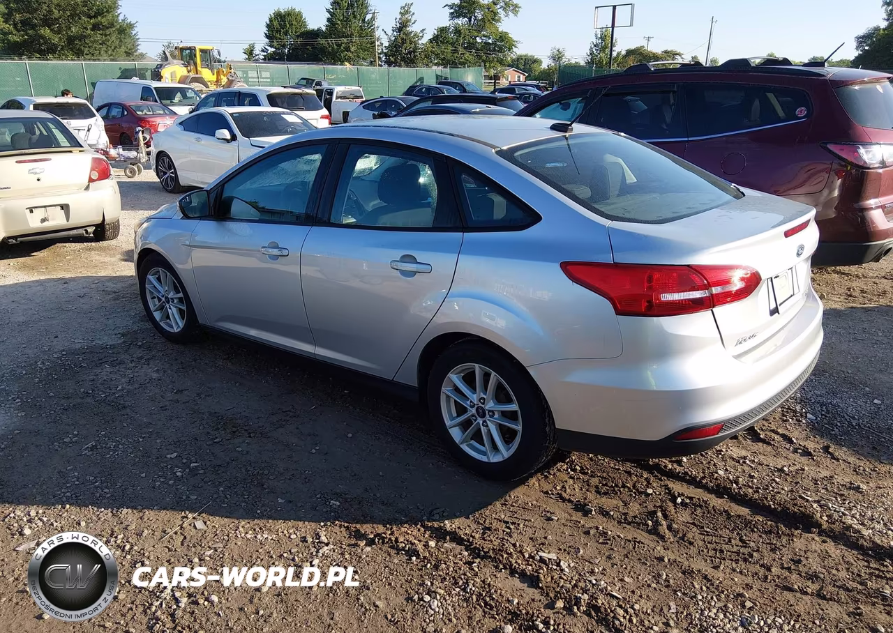 2017 Ford Focus Se VIN:1FADP3F27HL264291 - 3
