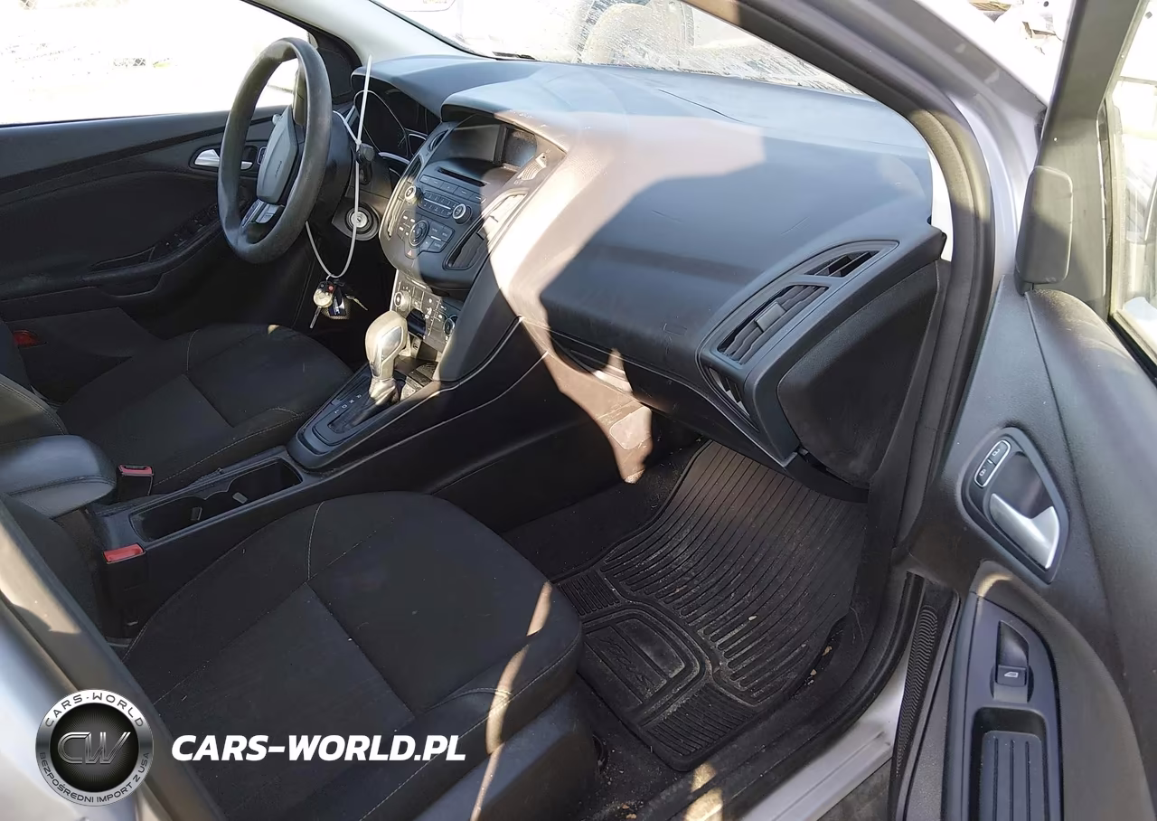 2017 Ford Focus Se VIN:1FADP3F27HL264291 - 5