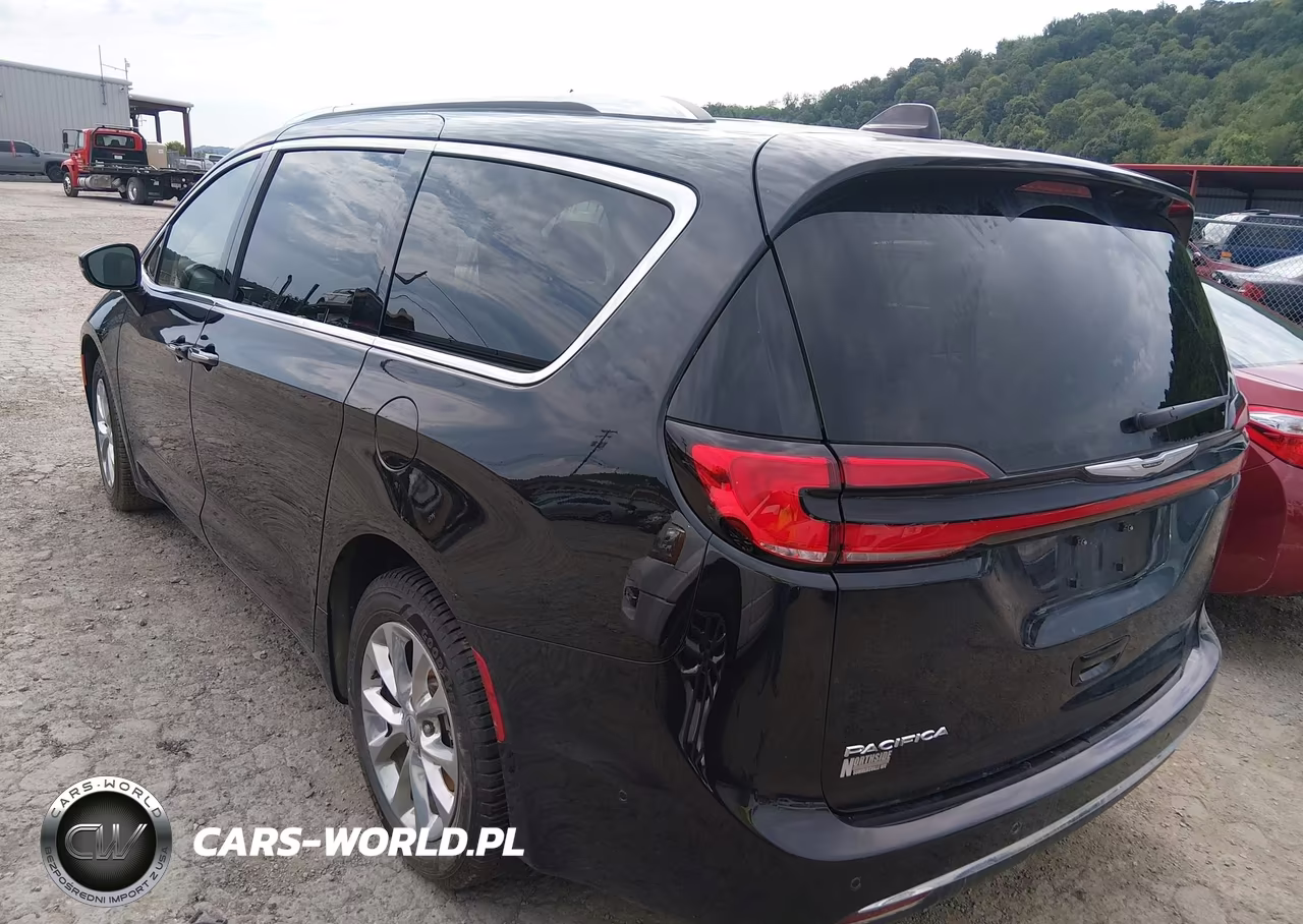 2021 Chrysler Pacifica Touring L VIN:2C4RC1BG8MR560231 - 3
