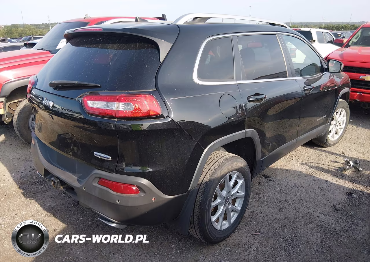 2017 Jeep Cherokee Latitude VIN:1C4PJMCS3HW648330 - 4