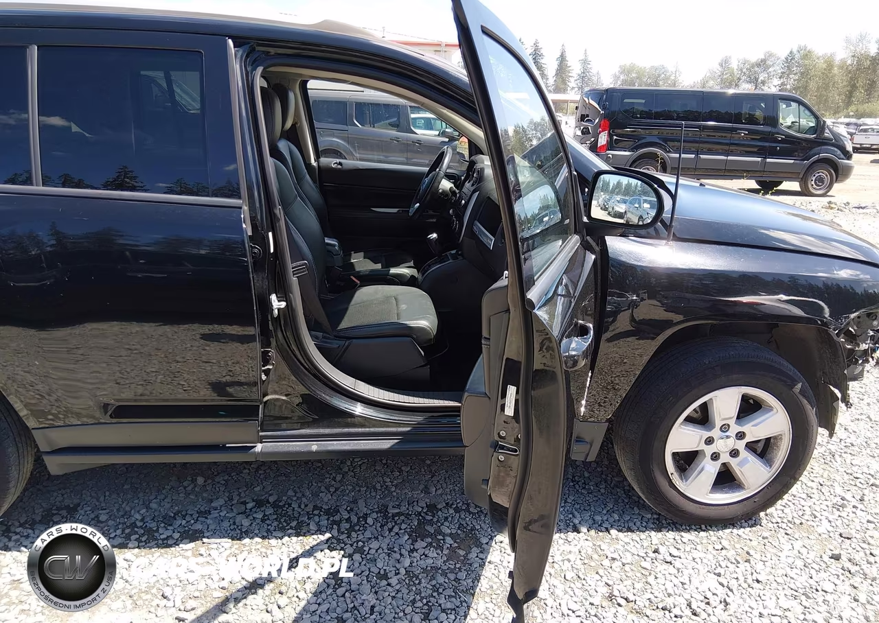 2016 Jeep Compass Latitude VIN:1C4NJCEAXGD773521 - 5