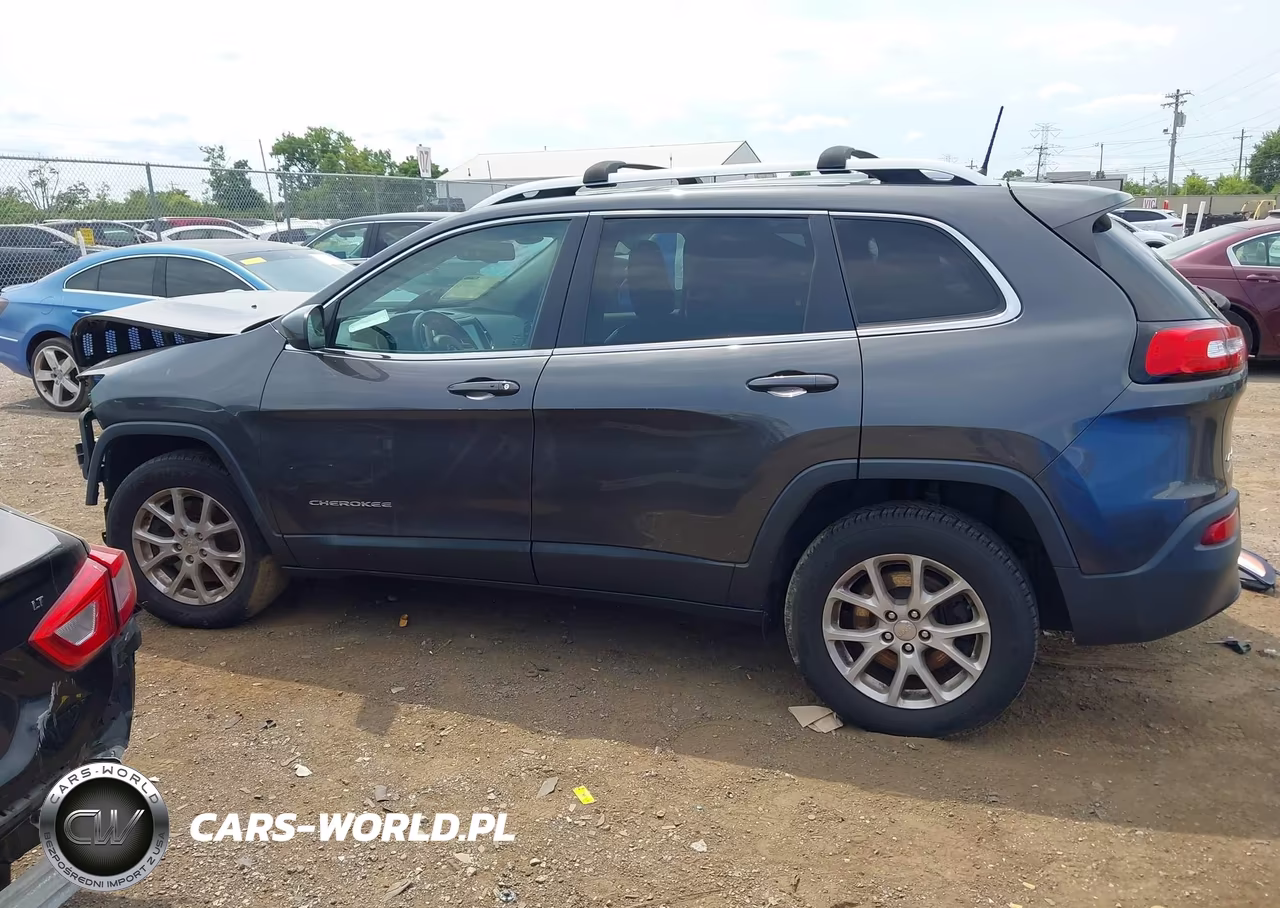 2017 Jeep Cherokee Latitude 4X4 VIN:1C4PJMCB1HW608750 - 15