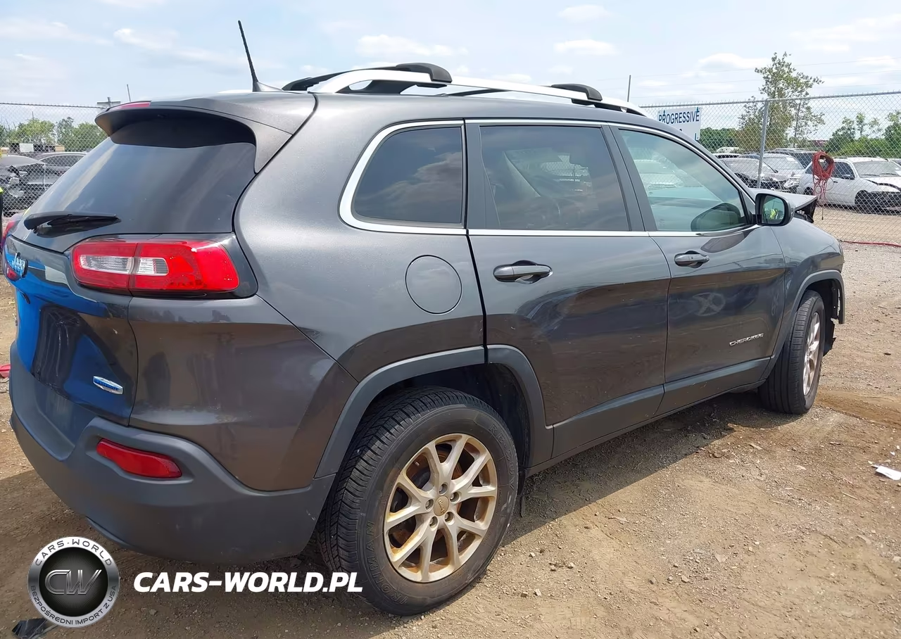 2017 Jeep Cherokee Latitude 4X4 VIN:1C4PJMCB1HW608750 - 4