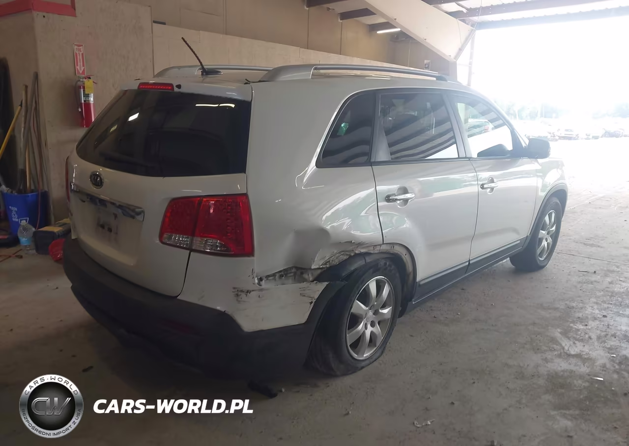 2011 Kia Sorento Lx VIN:5XYKT3A16BG112050 - 4
