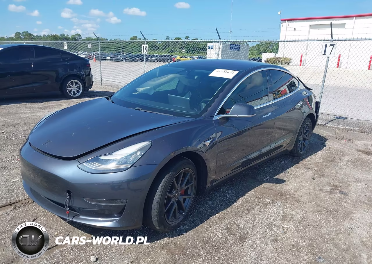 2018 Tesla Model 3 Long Range-Mid Range VIN:5YJ3E1EAXJF014075 - 2