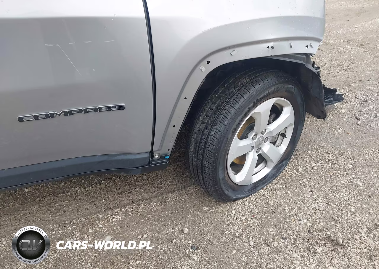 2019 Jeep Compass Latitude 4X4 VIN:3C4NJDBBXKT742257 - 17