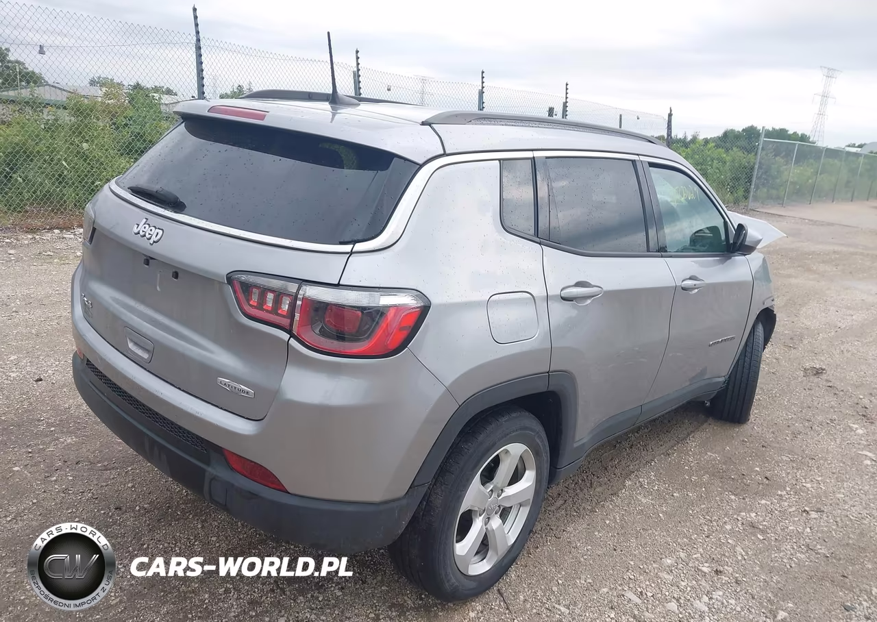 2019 Jeep Compass Latitude 4X4 VIN:3C4NJDBBXKT742257 - 4
