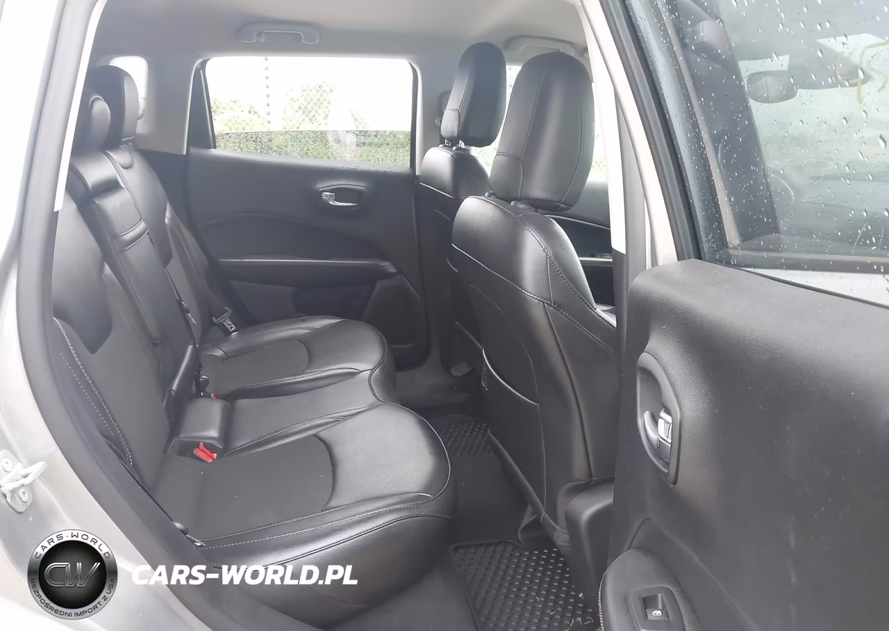2019 Jeep Compass Latitude 4X4 VIN:3C4NJDBBXKT742257 - 8