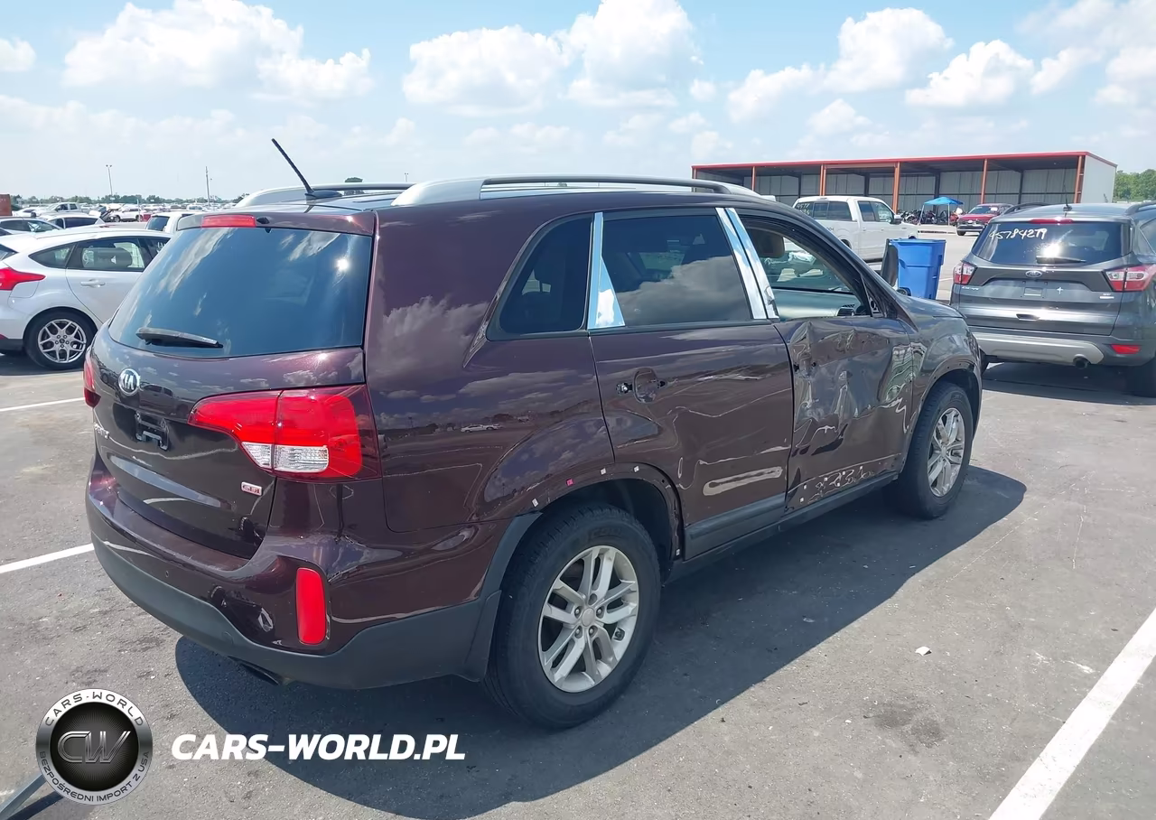 2015 Kia Sorento Lx VIN:5XYKT3A67FG634980 - 4