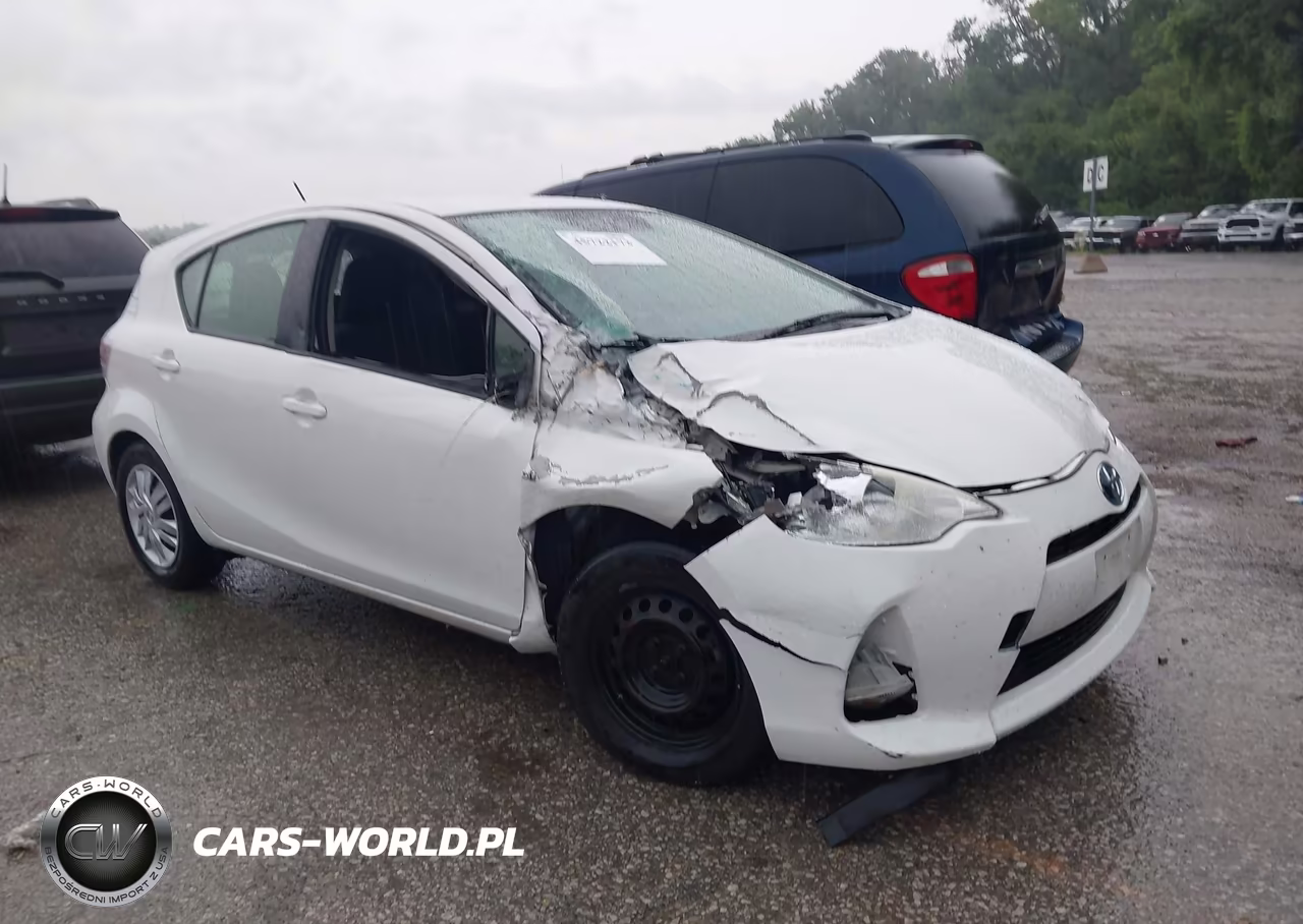 2014 Toyota Prius C Two VIN:JTDKDTB3XE1570157 - 1