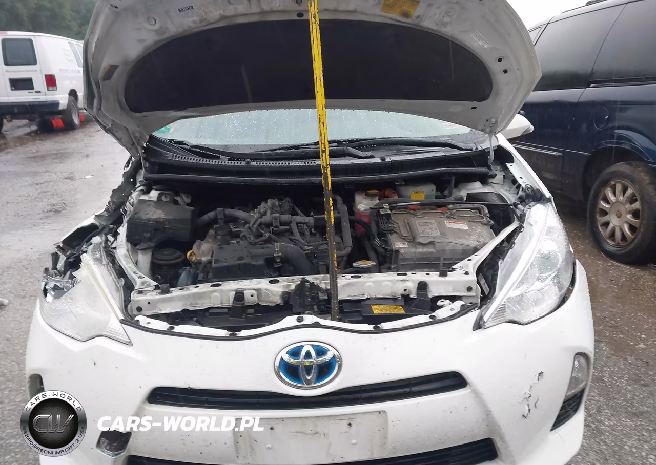 2014 Toyota Prius C Two VIN:JTDKDTB3XE1570157 - 10