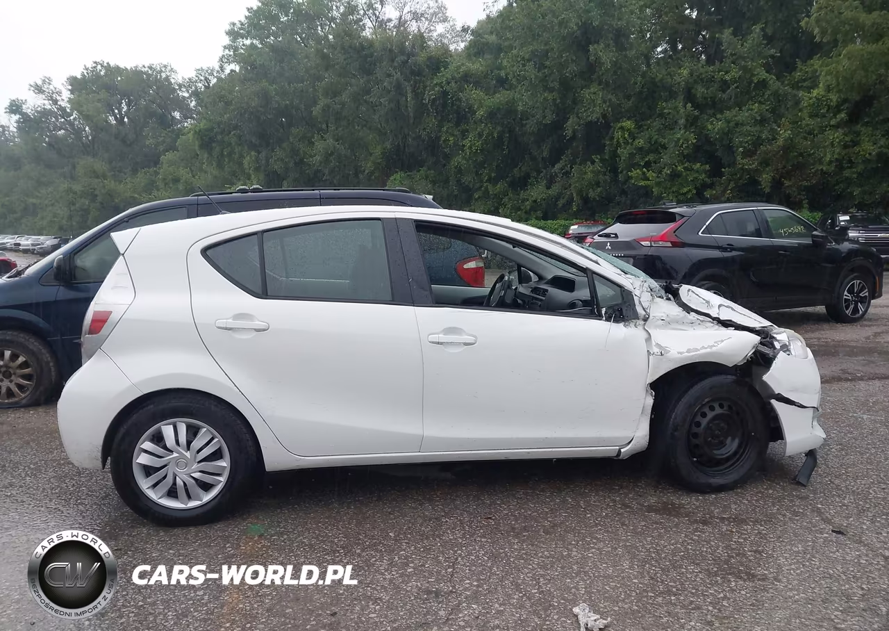 2014 Toyota Prius C Two VIN:JTDKDTB3XE1570157 - 13