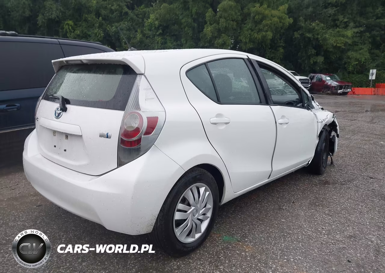 2014 Toyota Prius C Two VIN:JTDKDTB3XE1570157 - 4