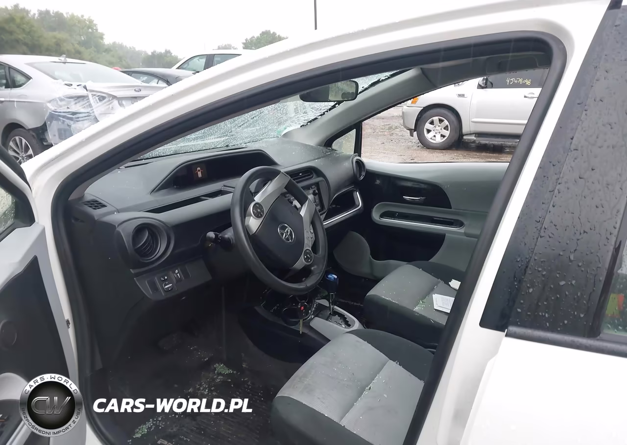 2014 Toyota Prius C Two VIN:JTDKDTB3XE1570157 - 5