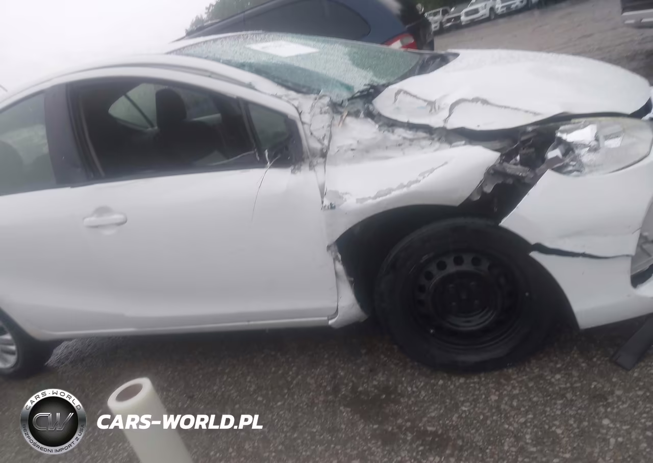 2014 Toyota Prius C Two VIN:JTDKDTB3XE1570157 - 6