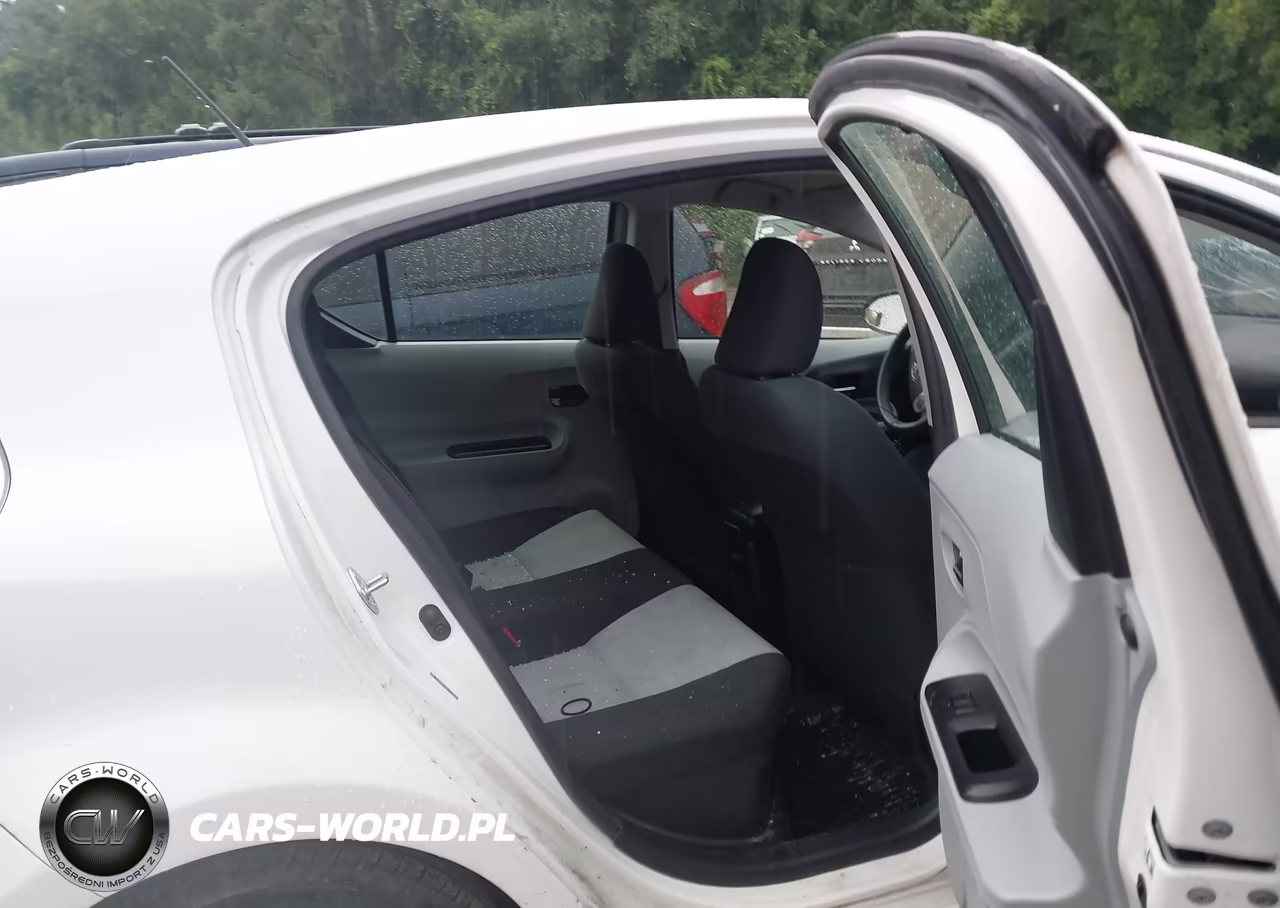 2014 Toyota Prius C Two VIN:JTDKDTB3XE1570157 - 8