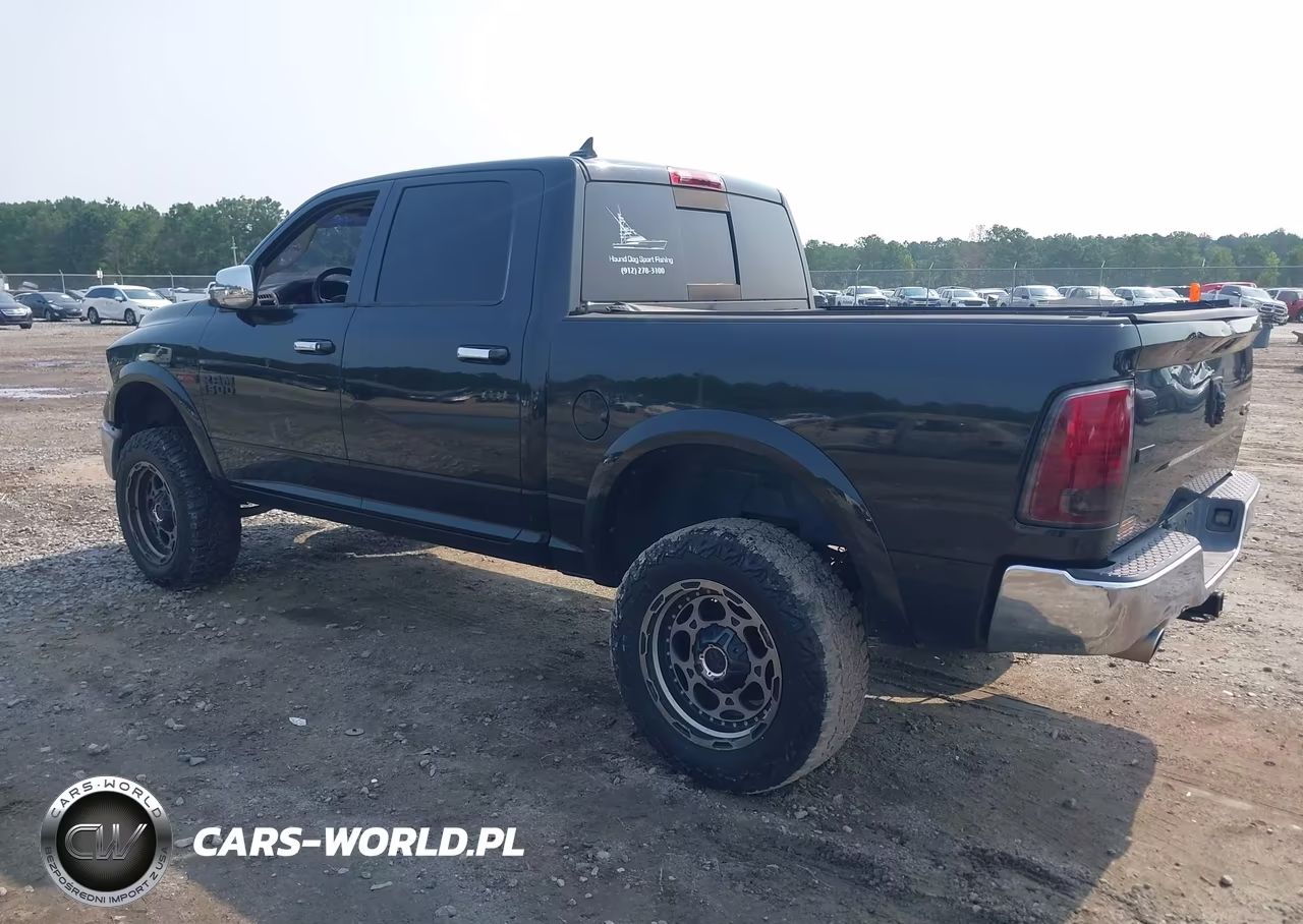 2015 Ram 1500 Laramie VIN:1C6RR7NM8FS715842 - 3
