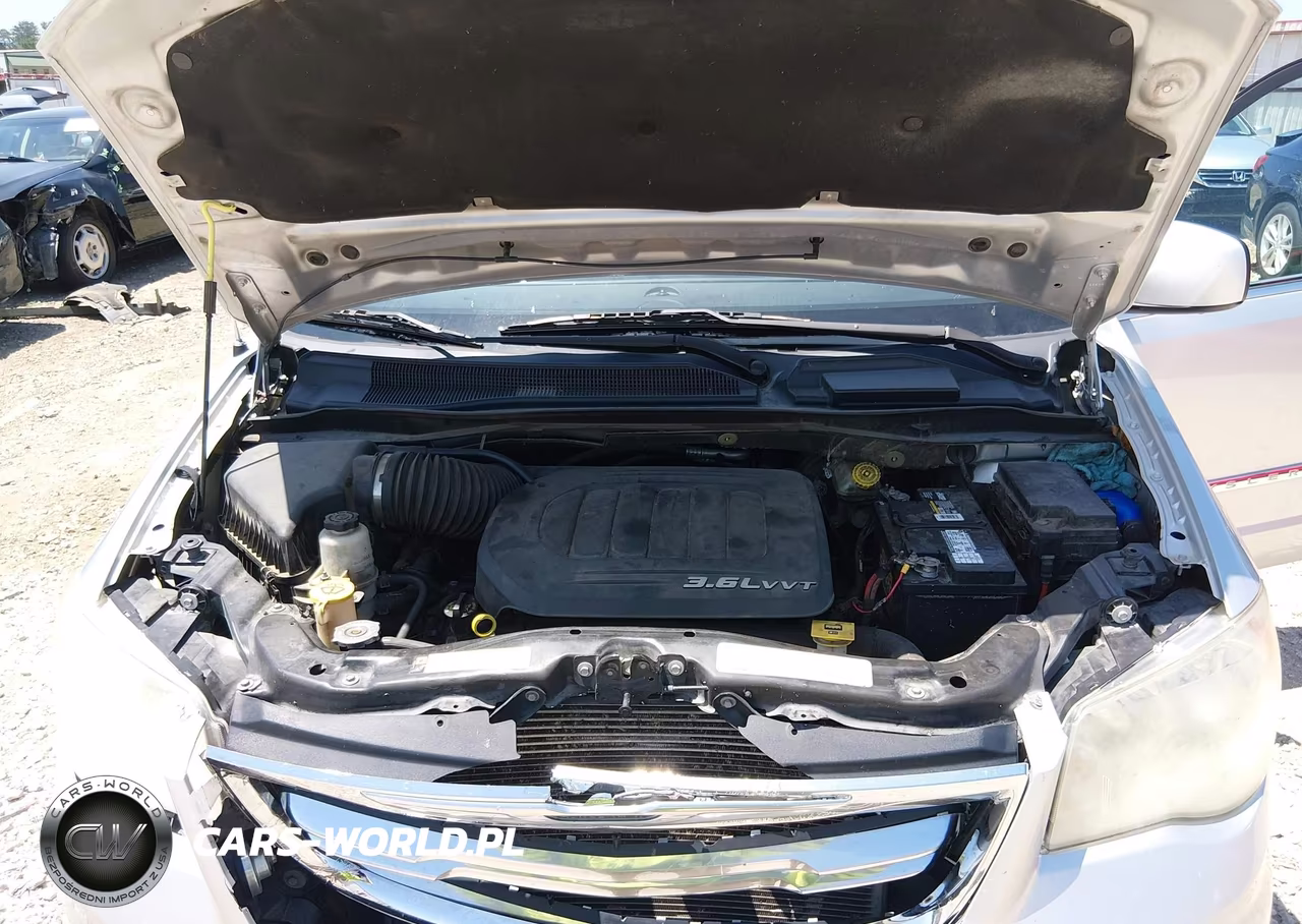 2012 Chrysler Town & Country Touring VIN:2C4RC1BG4CR386320 - 10