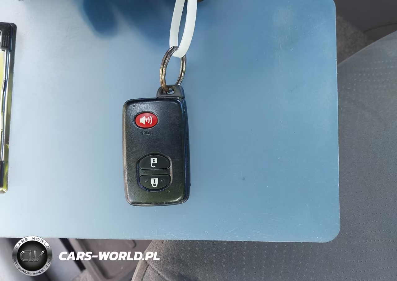 2011 Toyota Prius Two VIN:JTDKN3DU2B0268060 - 11