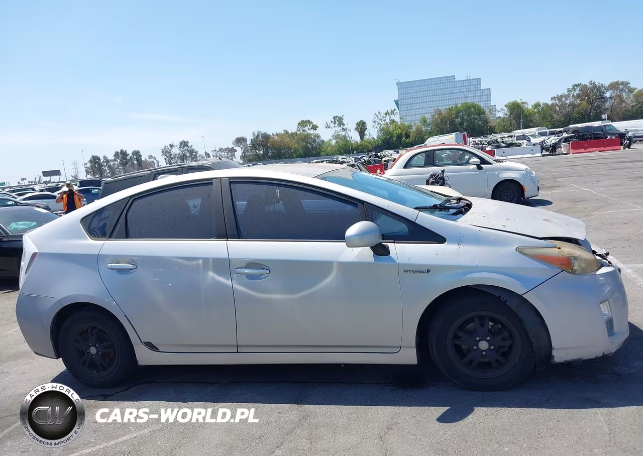 2011 Toyota Prius Two VIN:JTDKN3DU2B0268060 - 13