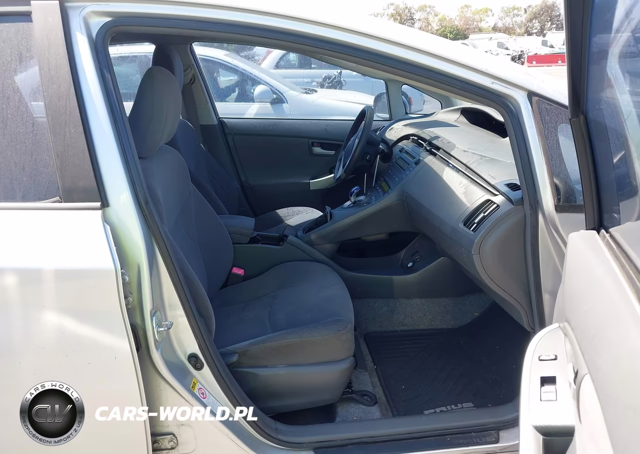 2011 Toyota Prius Two VIN:JTDKN3DU2B0268060 - 5