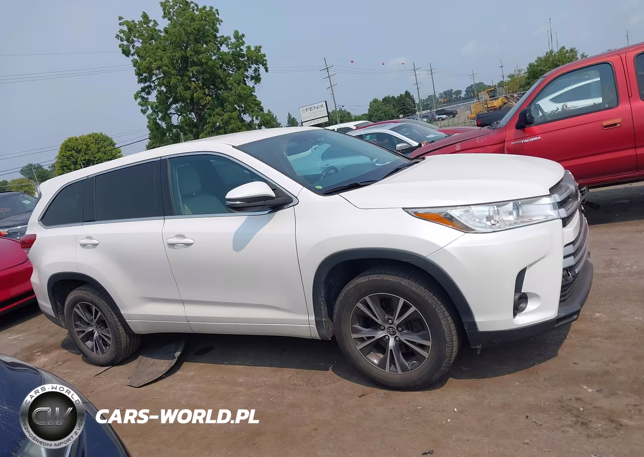 2018 Toyota Highlander Le VIN:5TDZARFH0JS038512 - 13