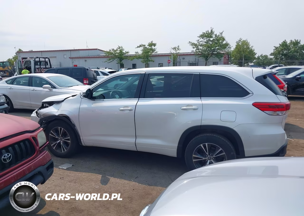 2018 Toyota Highlander Le VIN:5TDZARFH0JS038512 - 14