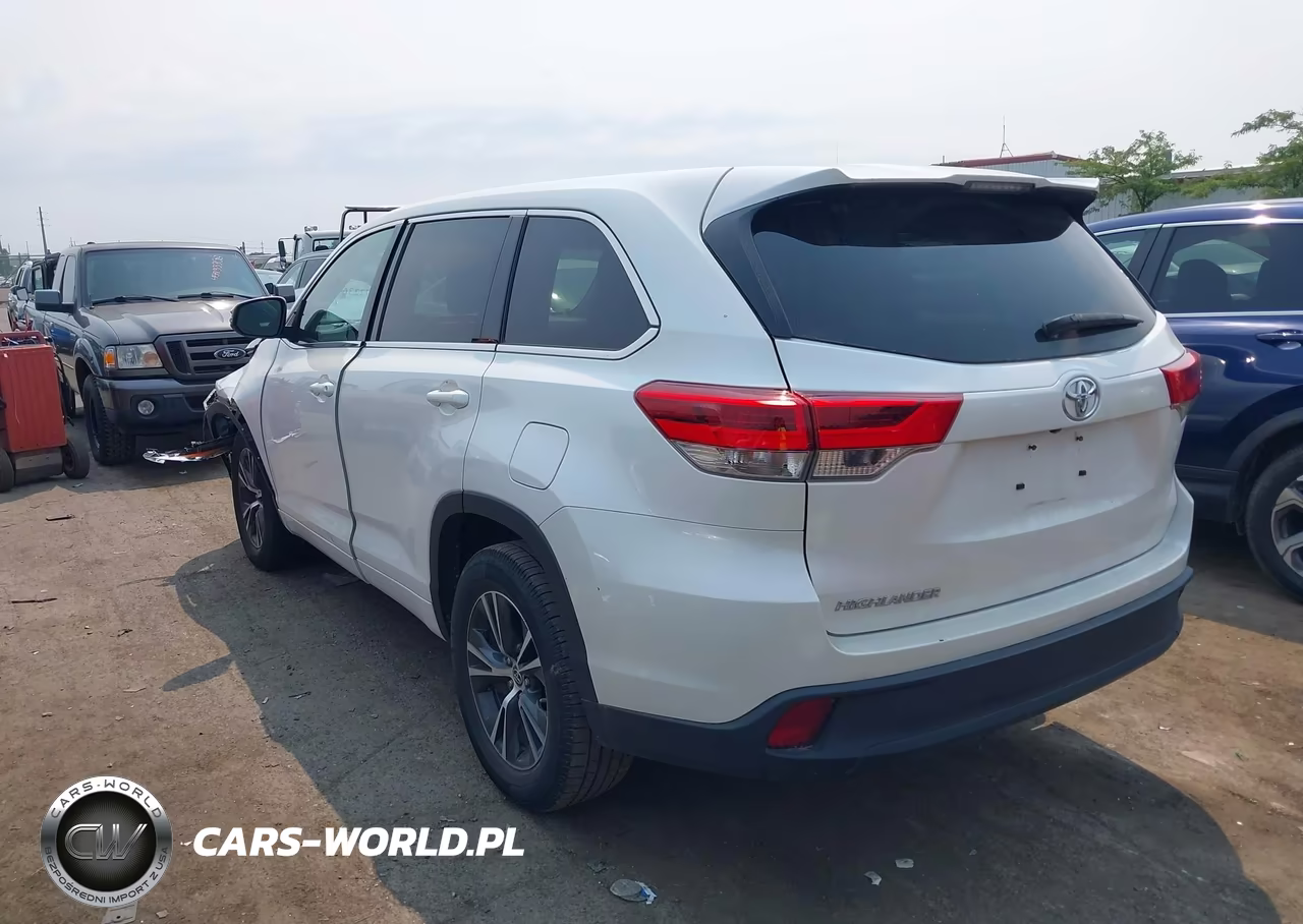 2018 Toyota Highlander Le VIN:5TDZARFH0JS038512 - 3