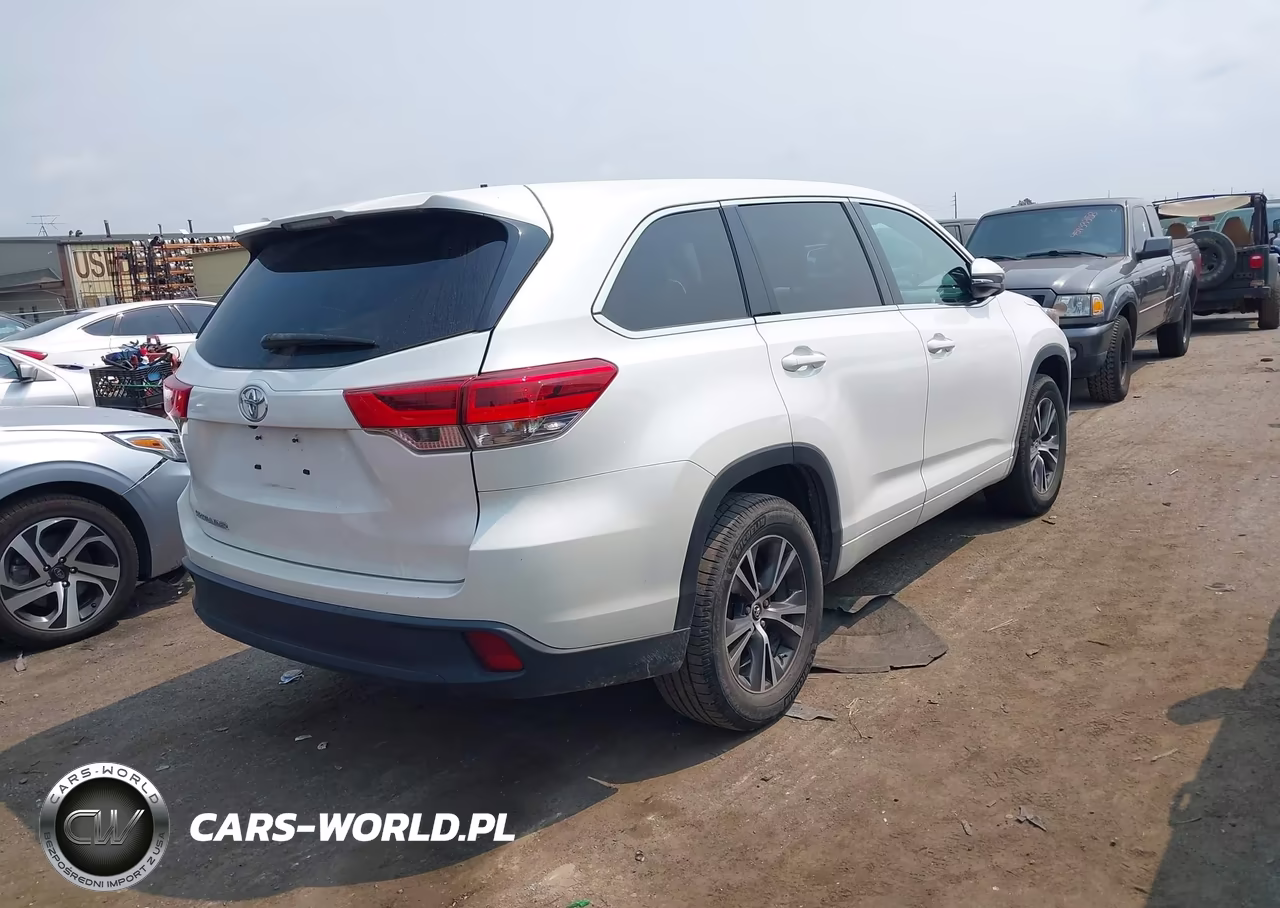 2018 Toyota Highlander Le VIN:5TDZARFH0JS038512 - 4