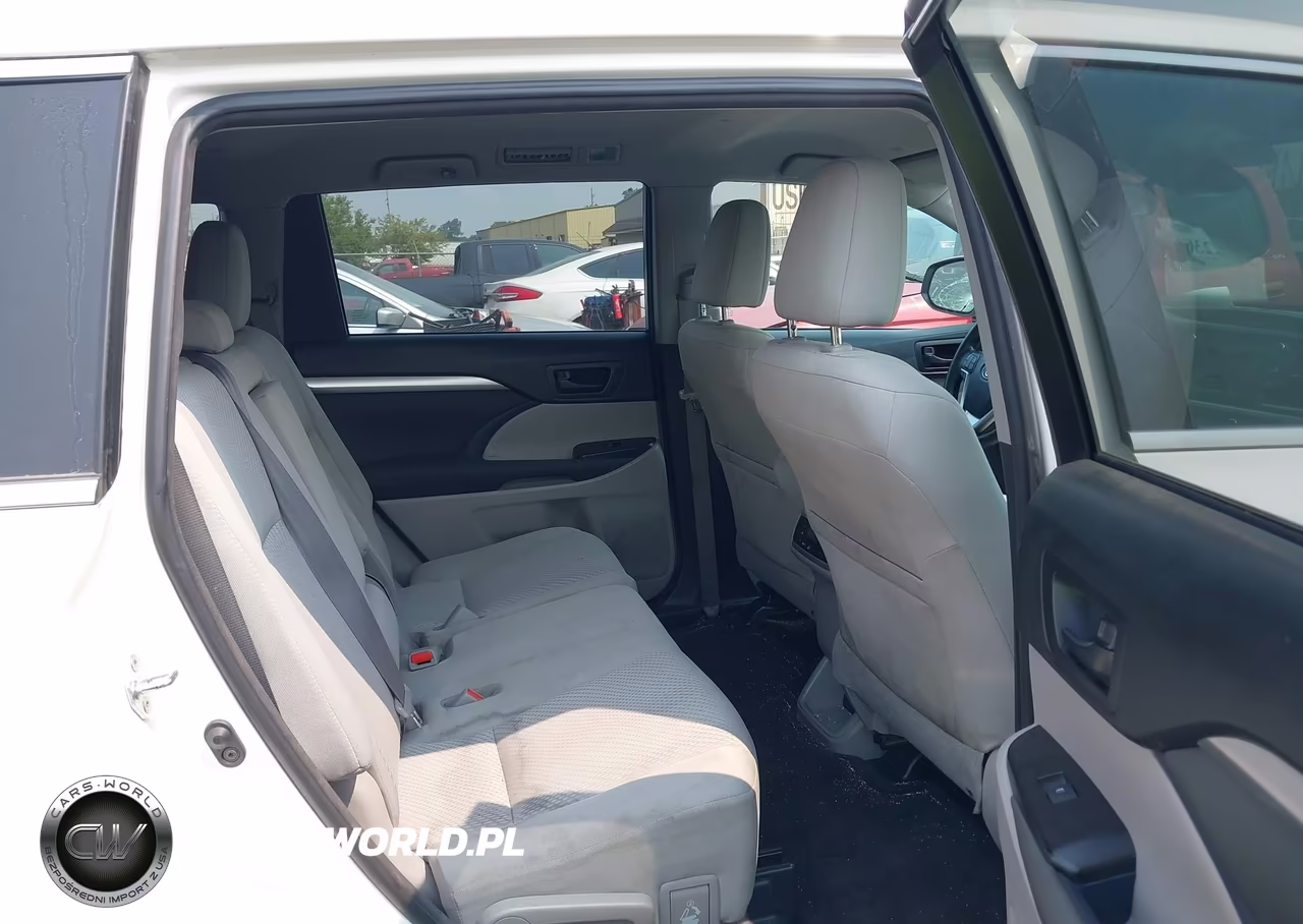 2018 Toyota Highlander Le VIN:5TDZARFH0JS038512 - 8
