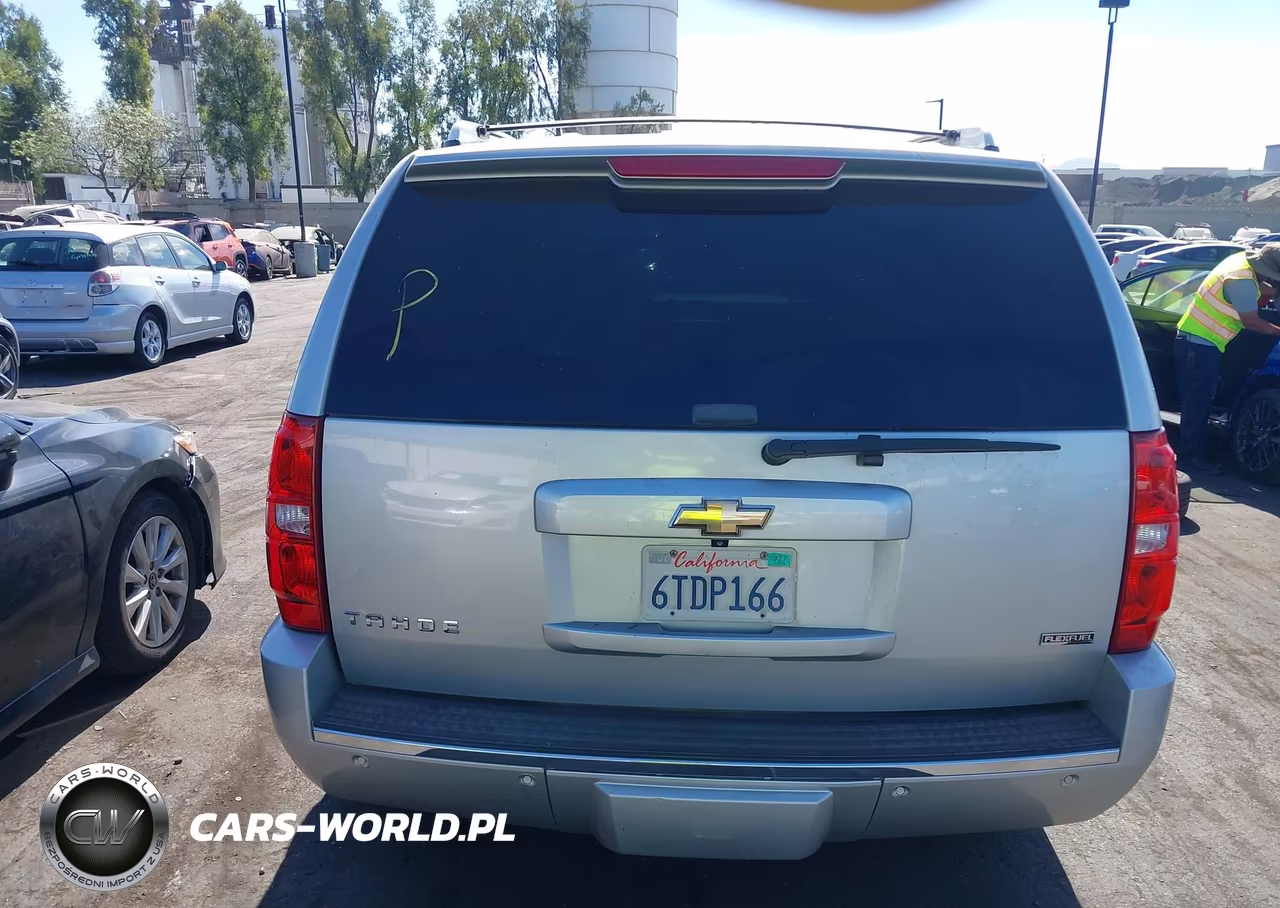 2011 Chevrolet Tahoe Ltz VIN:1GNSKCE00BR238448 - 16