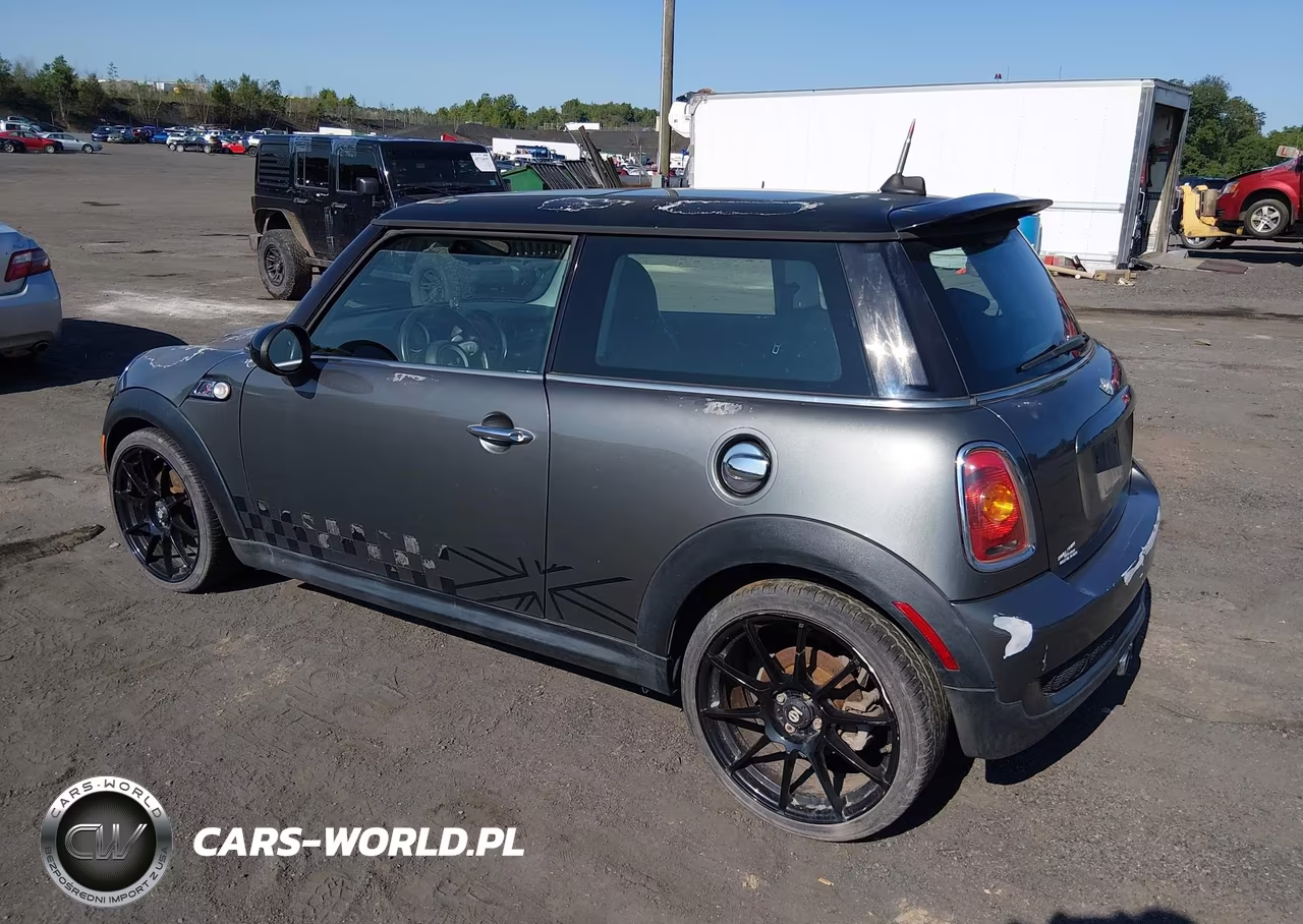 2010 Mini Cooper S VIN:WMWMF7C57ATZ69937 - 3