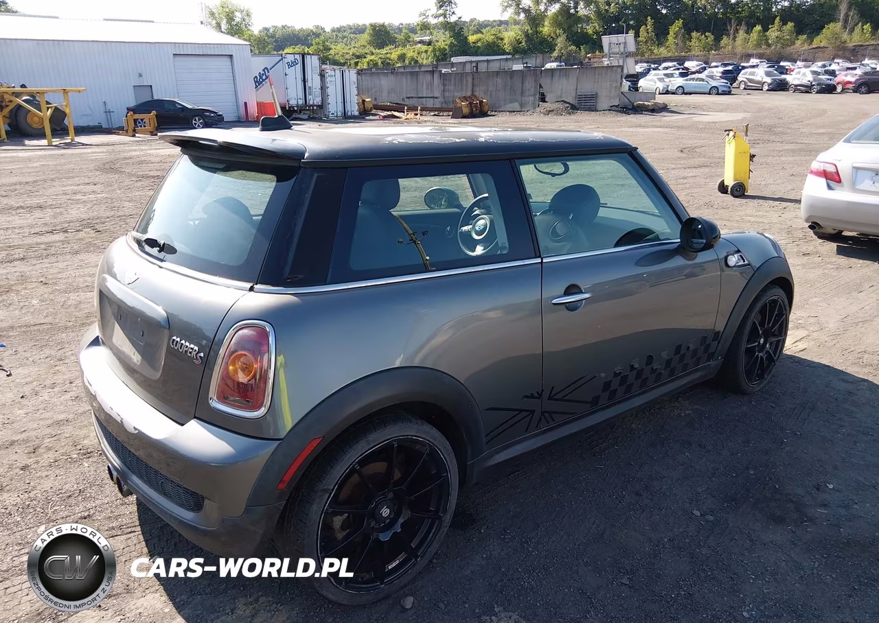 2010 Mini Cooper S VIN:WMWMF7C57ATZ69937 - 4