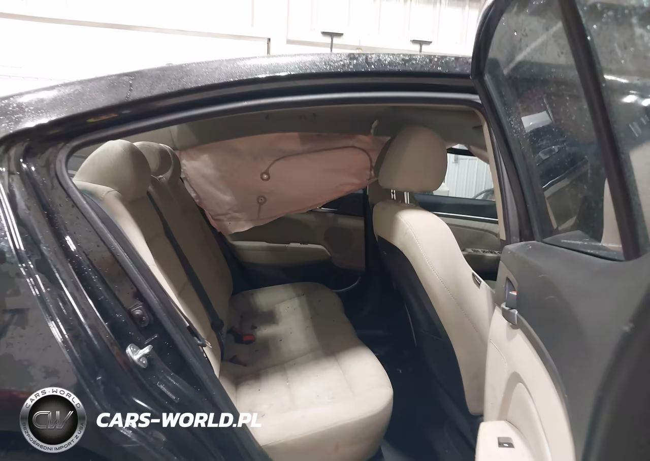 2018 Hyundai Elantra Value Edition VIN:5NPD84LF6JH351209 - 8