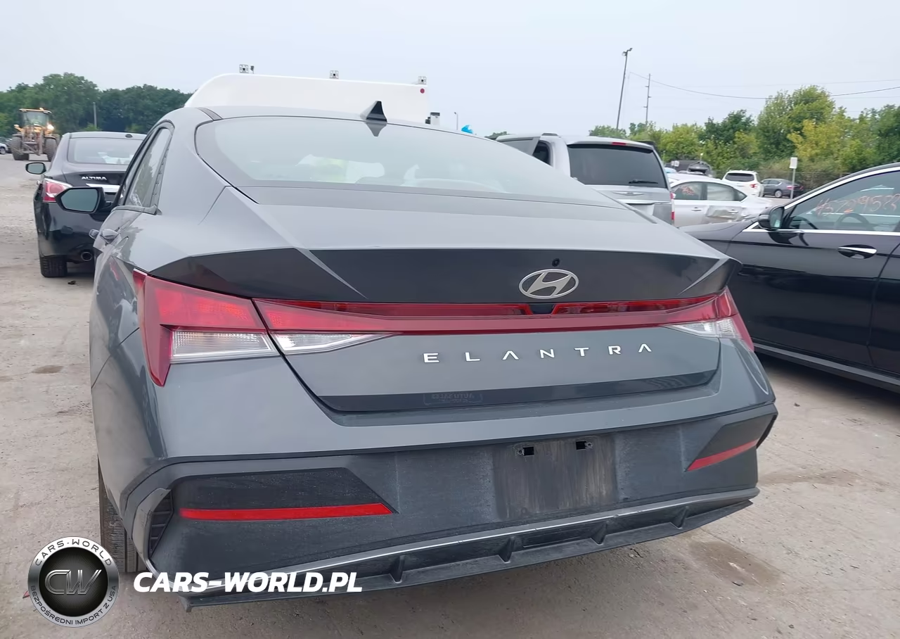2025 Hyundai Elantra Se VIN:KMHLL4DG8SU977316 - 17