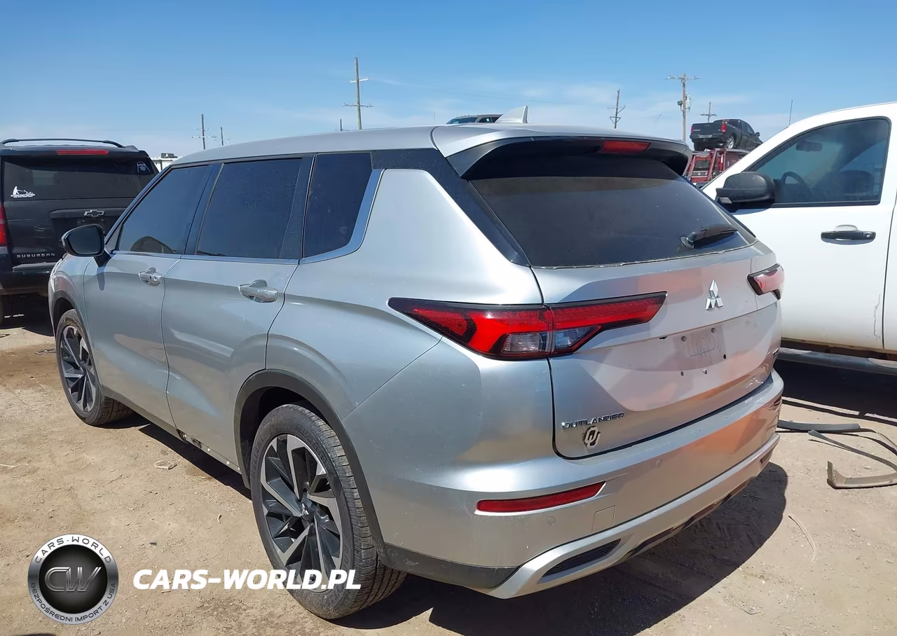 2023 Mitsubishi Outlander VIN:JA4J3UA81PZ029823 - 3