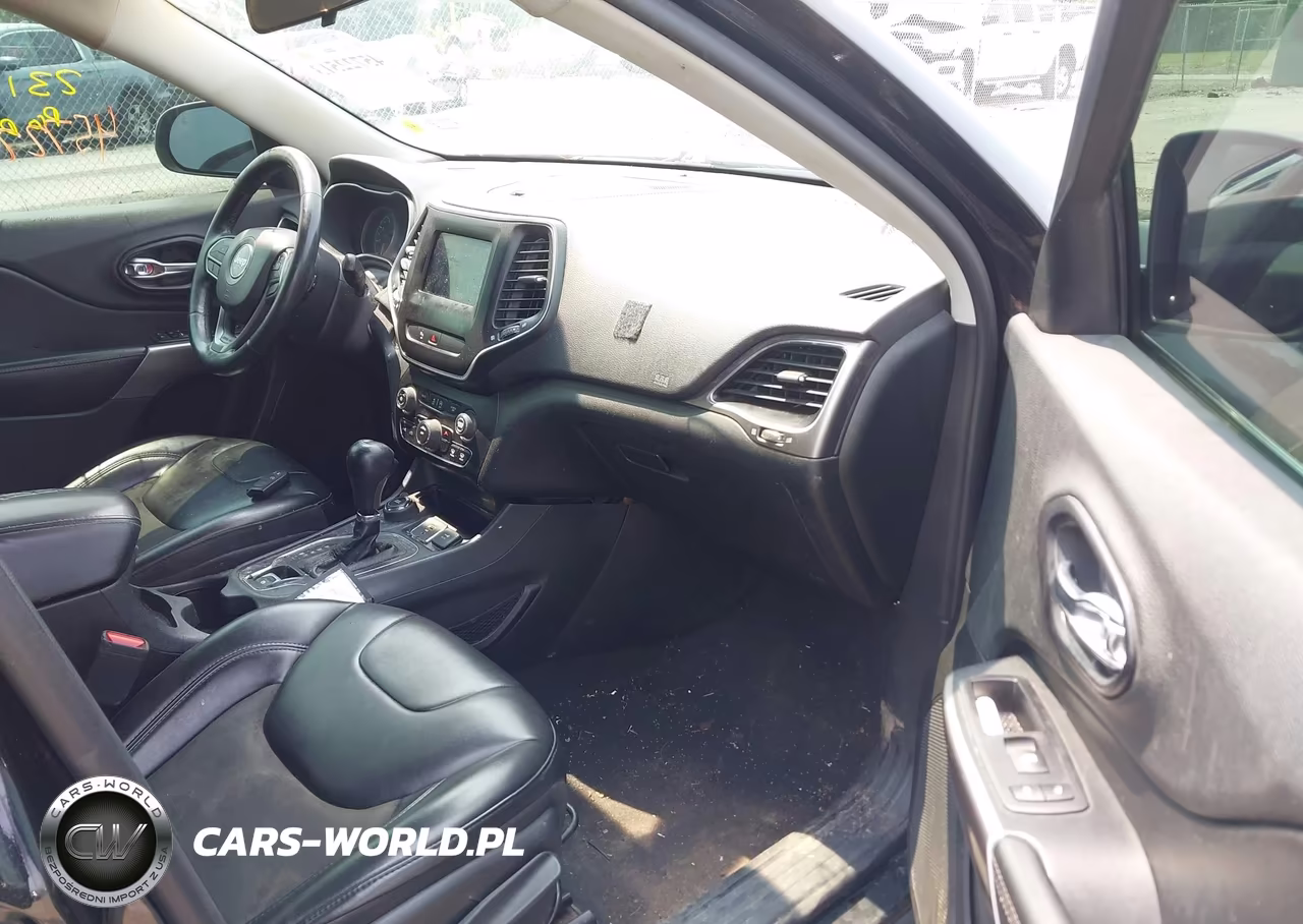 2019 Jeep Cherokee Latitude Plus 4X4 VIN:1C4PJMLB6KD472781 - 5