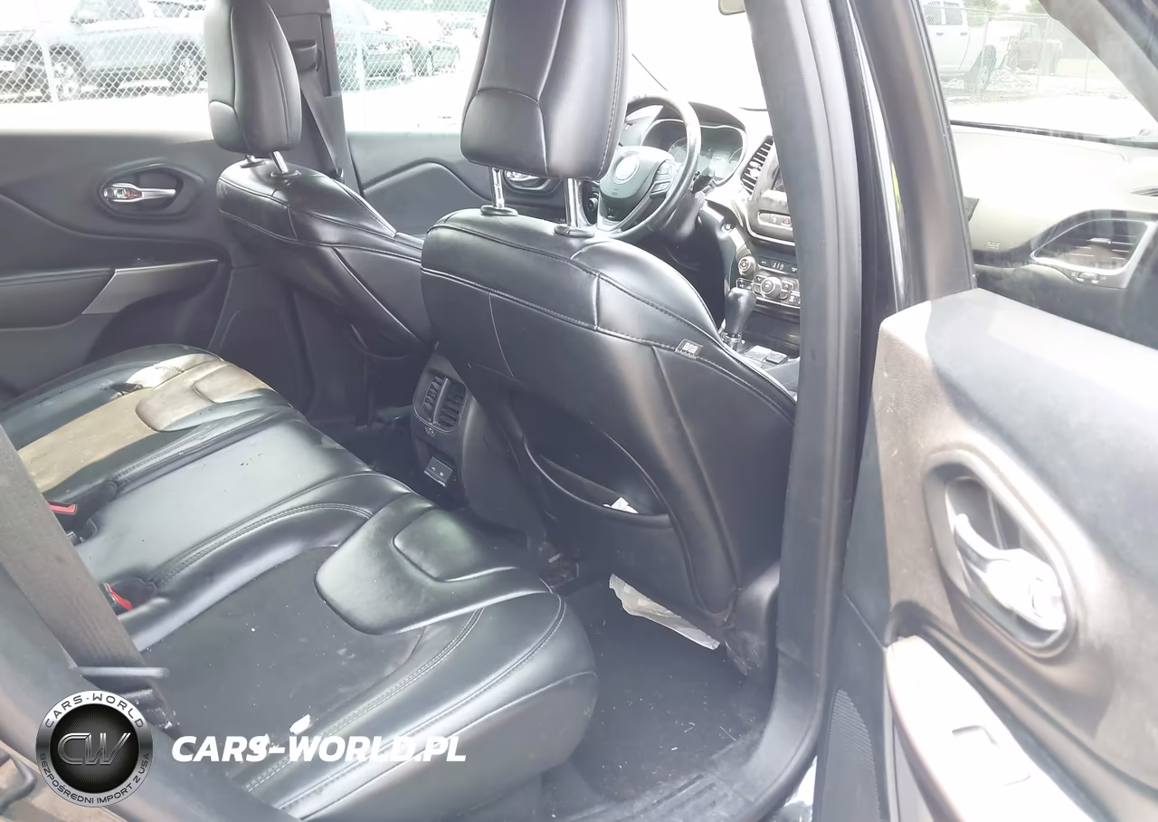 2019 Jeep Cherokee Latitude Plus 4X4 VIN:1C4PJMLB6KD472781 - 8