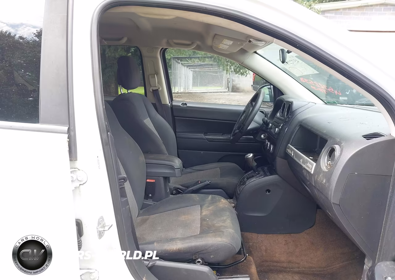 2014 Jeep Compass Sport VIN:1C4NJCBA5ED801338 - 5