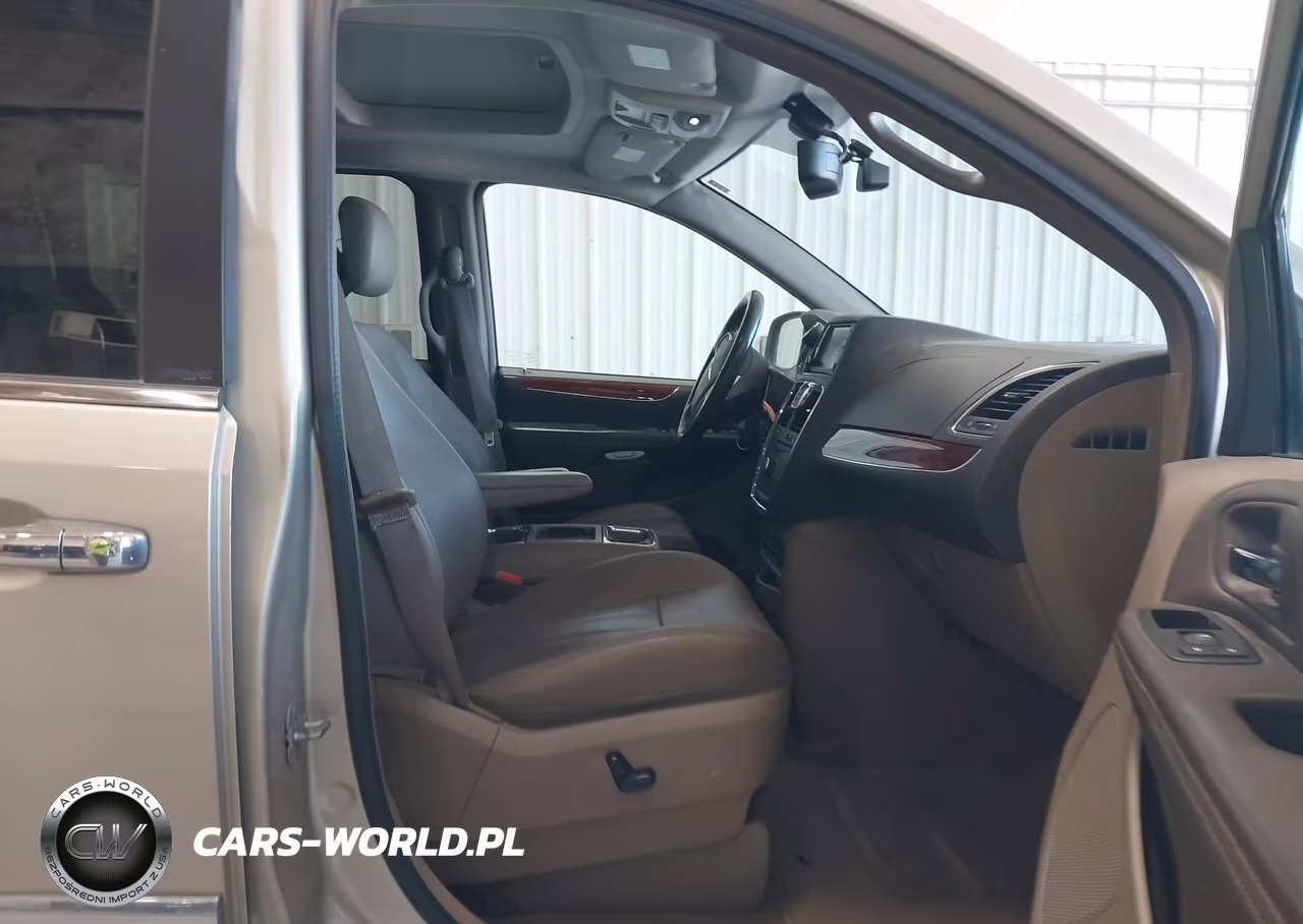 2014 Chrysler Town & Country Touring-L VIN:2C4RC1CG2ER169009 - 5