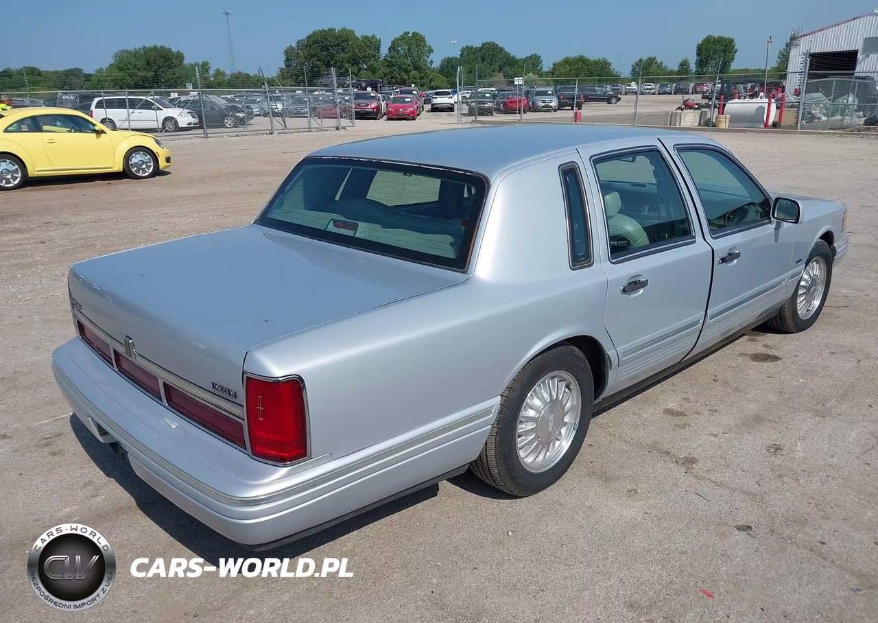 1995 Lincoln Town Car Cartier VIN:1LNLM83WXSY721183 - 4