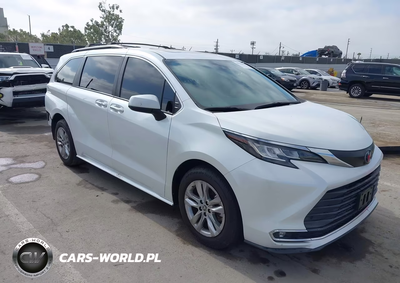 2022 Toyota Sienna Xle