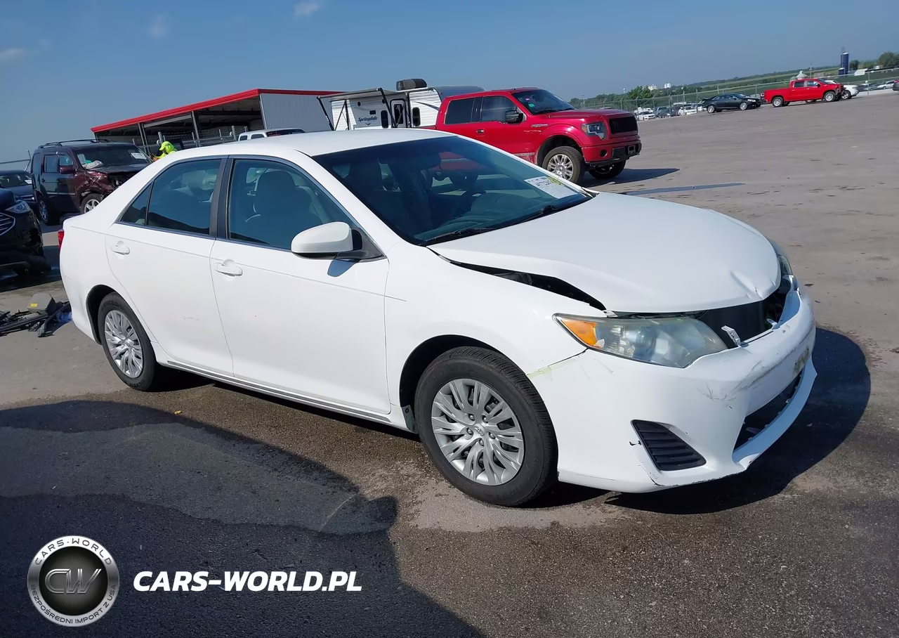 2012 Toyota Camry Le – zdjęcie 1 z 17