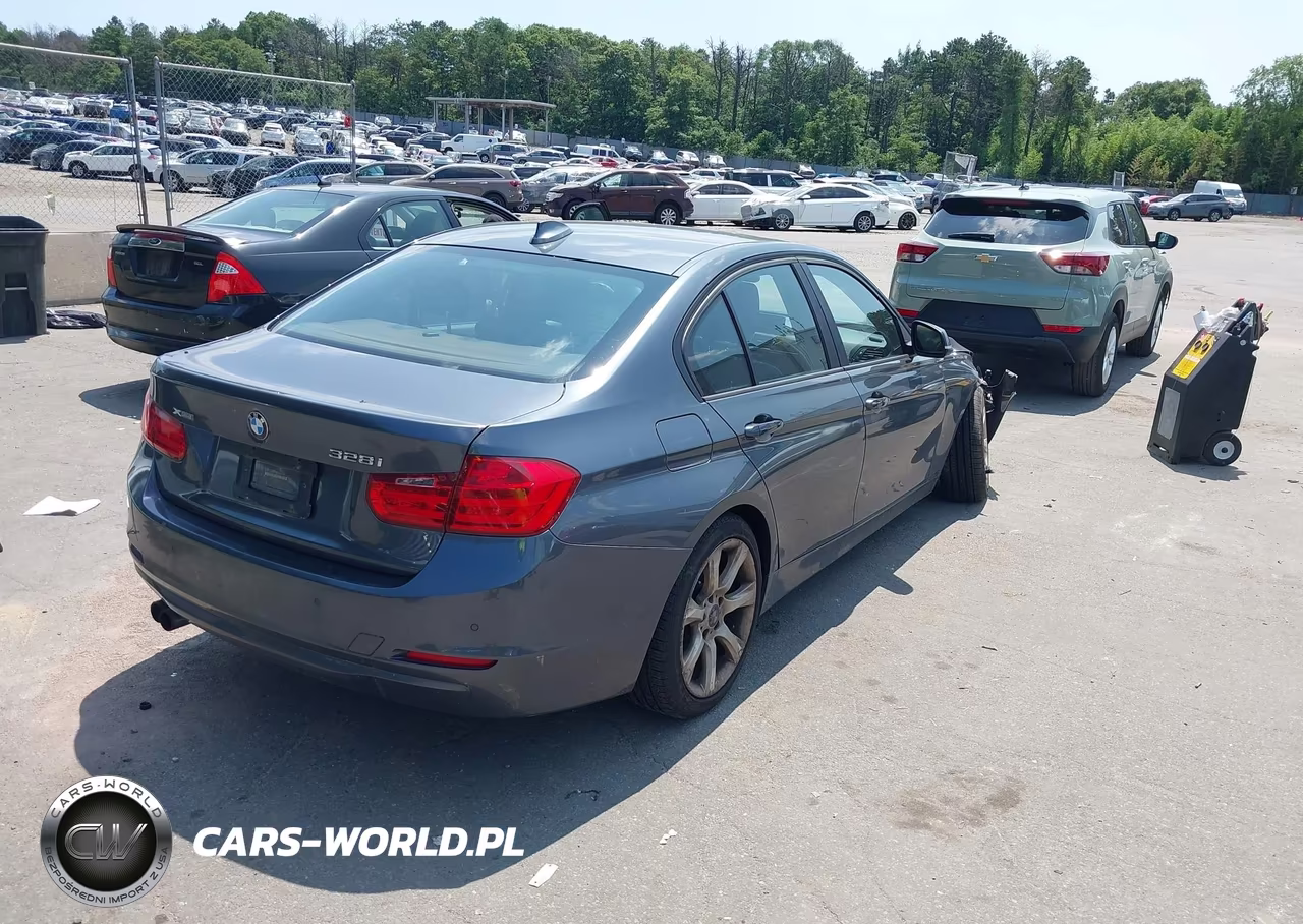 2015 BMW 328I xDrive VIN:WBA3B3G50FNR87282 - 4