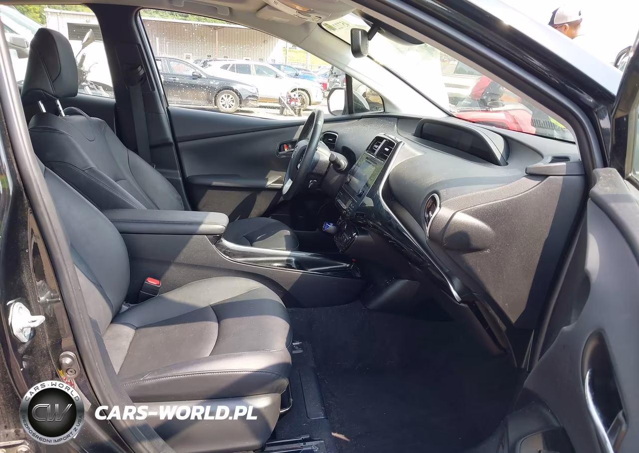 2017 Toyota Prius Four VIN:JTDKARFU4H3051905 - 5