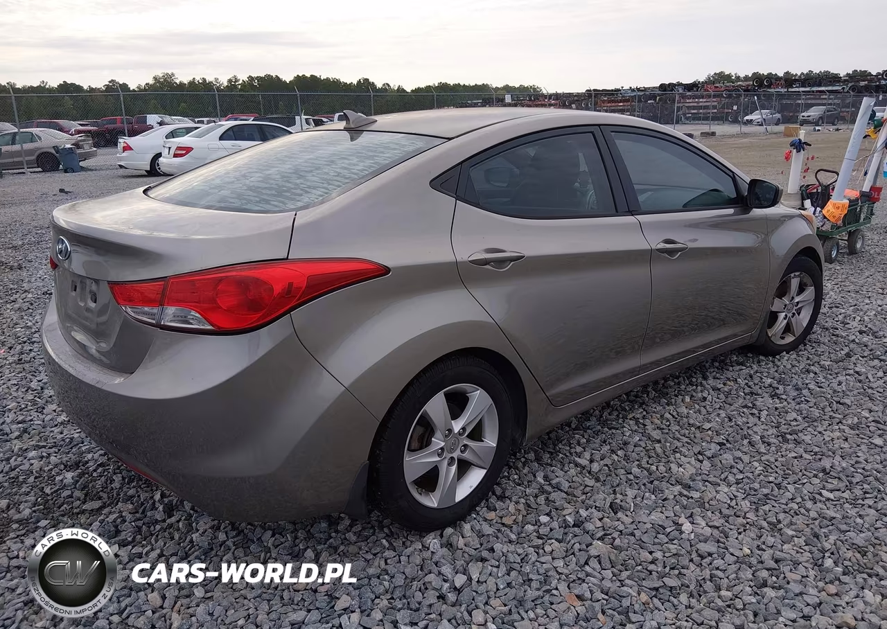 2013 Hyundai Elantra Gls VIN:5NPDH4AE2DH394217 - 4